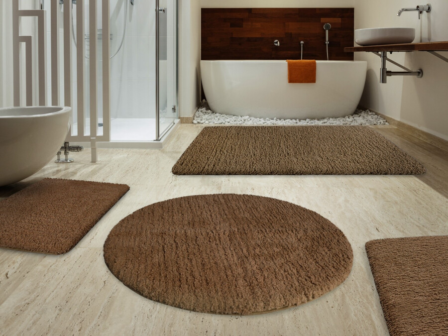 Деревянные коврики в интерьере ванной комнаты