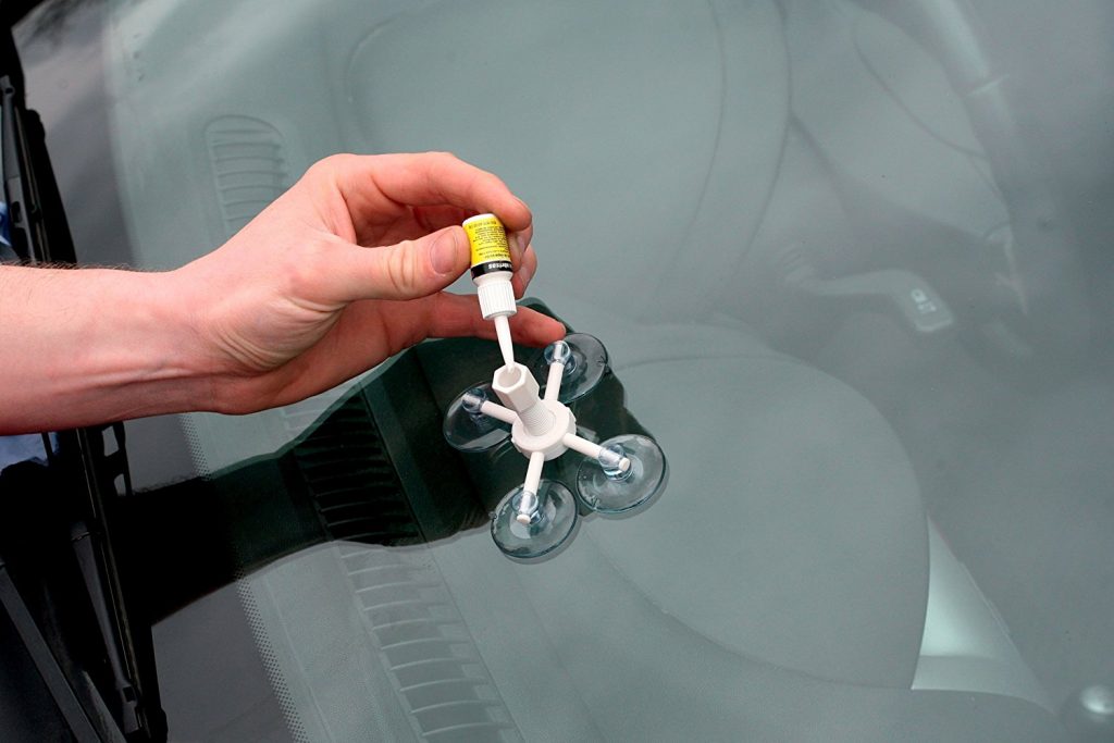 Как выполнить ремонт стекла автомобиля своими руками?